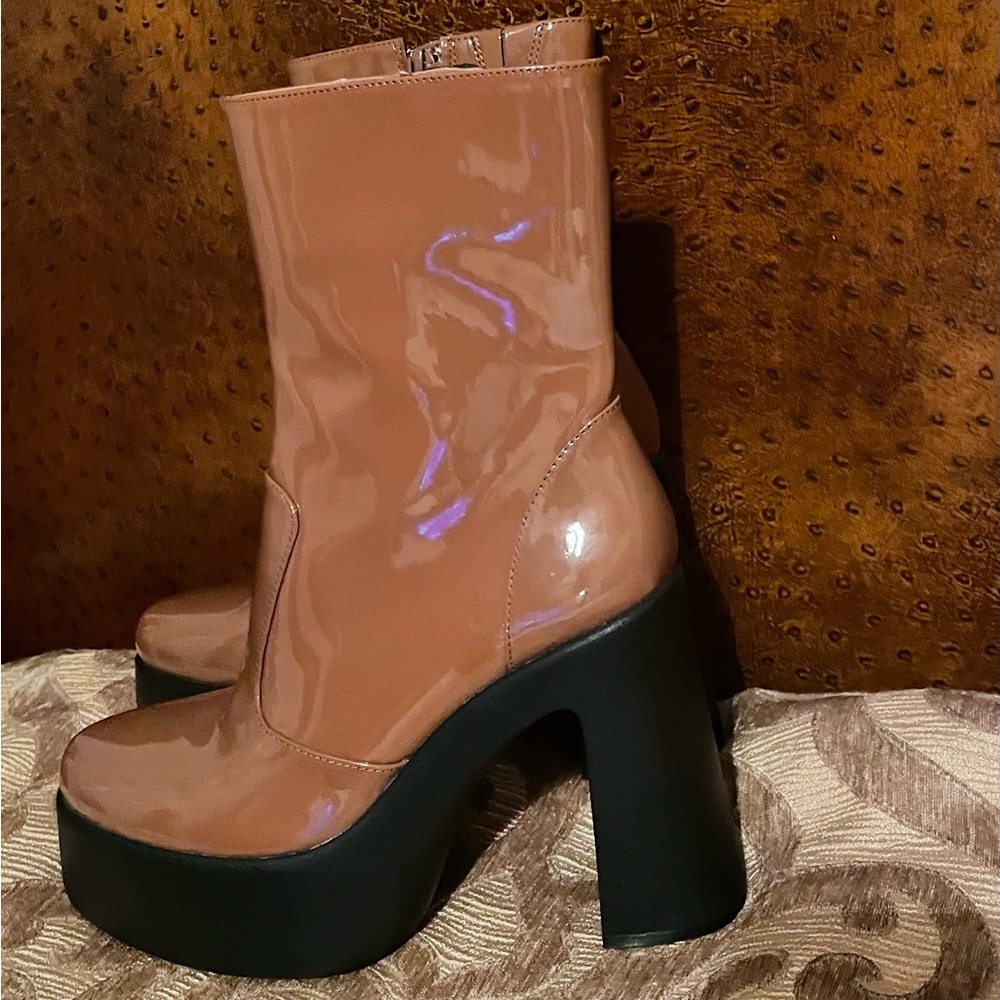 Dillard’s GB Gianni Bini Butterscotch Patent Leather Platform Mid Boots, Size 8